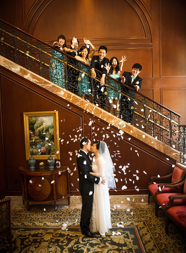 結婚式の集合写真　撮り方アイデア・階段を使って
