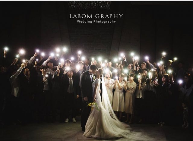 結婚式の集合写真　撮り方アイデア・ナイトウェディング